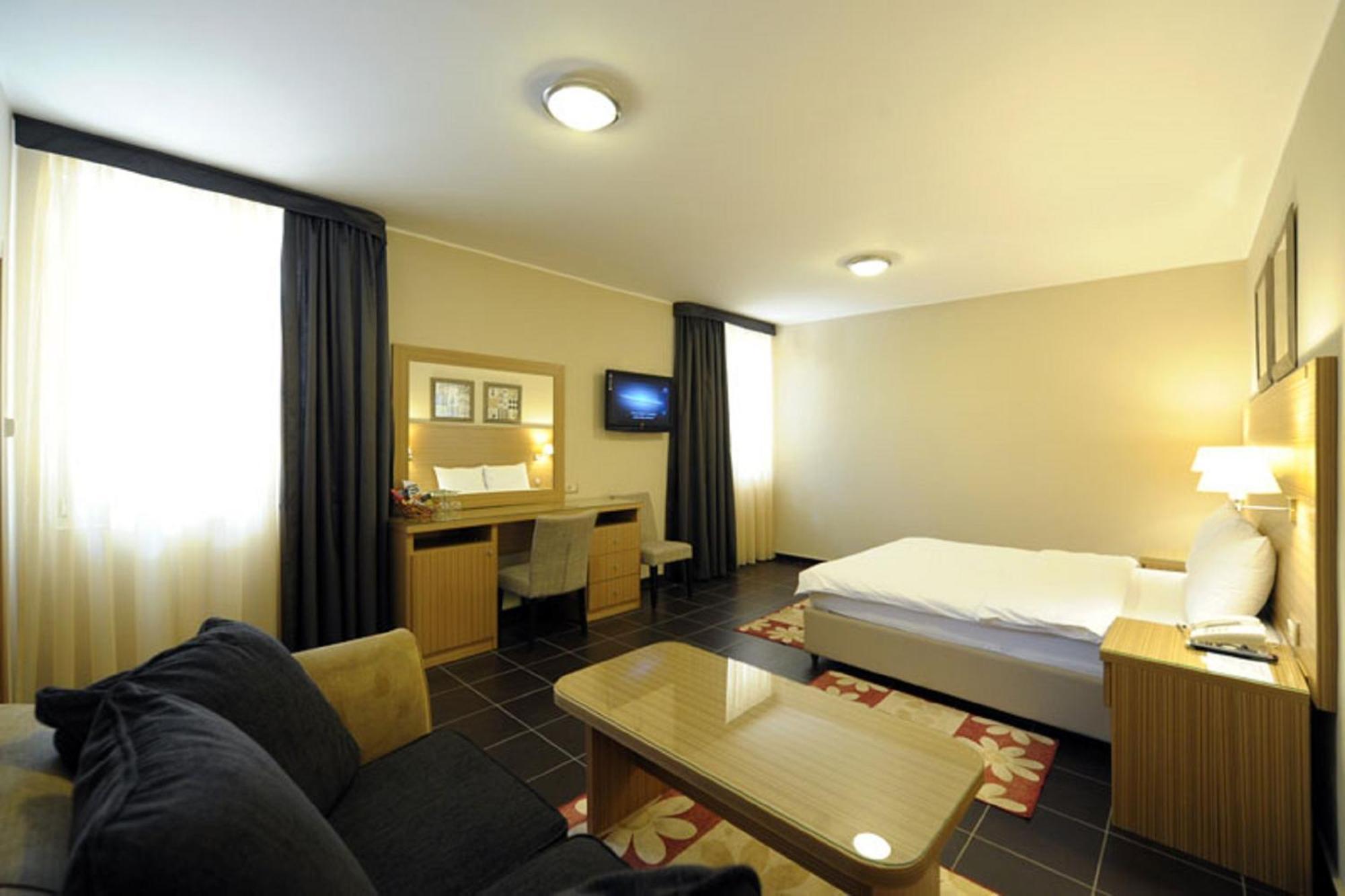 Hotel 1000 Ruza Bělehrad Pokoj fotografie
